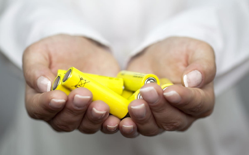 Don’t Use Your Batteries if You Notice This Perfectway.me